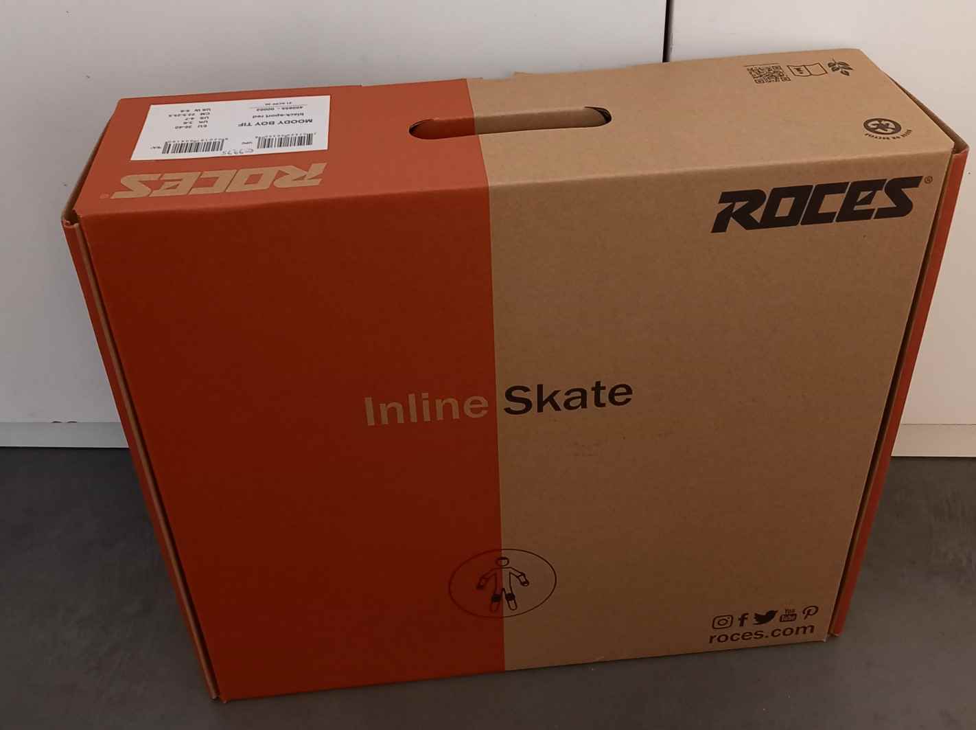 Inline skate box without packaging.